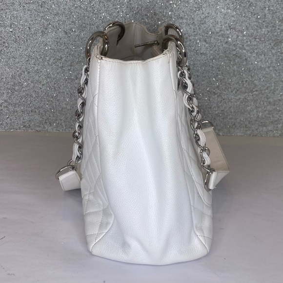 ❤️Sold Caviar Quilted Grand Shopping Tote GST White - Picture 8 of 15